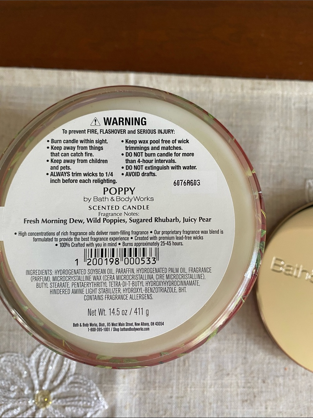 Bath & Body Works Red Poppy 3-Wick Candle with Gold Lid NWT - Picture 3 of 4
